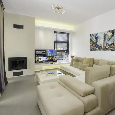 Stylish 2br Flat With Stunning Views & Prv Parking * Athen