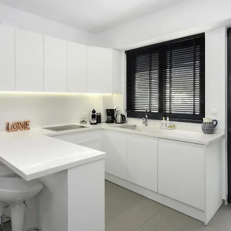 Stylish 2br Flat With Stunning Views & Prv Parking * Athen