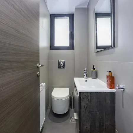 Stylish 2br Flat With Stunning Views & Prv Parking Athen